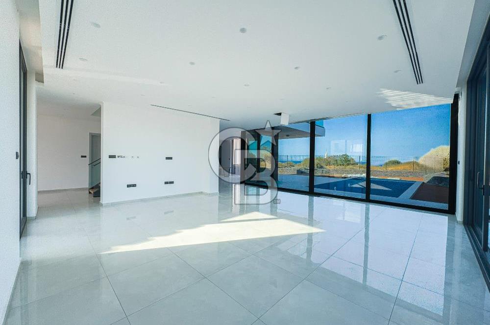 KKTC Girne Çatalköy Bölgesinde Türk Koçanlı Denize Sıfır Lüks 4+1 Villalar