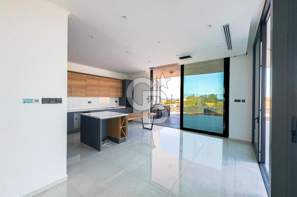 KKTC Girne Çatalköy Bölgesinde Türk Koçanlı Denize Sıfır Lüks 4+1 Villalar