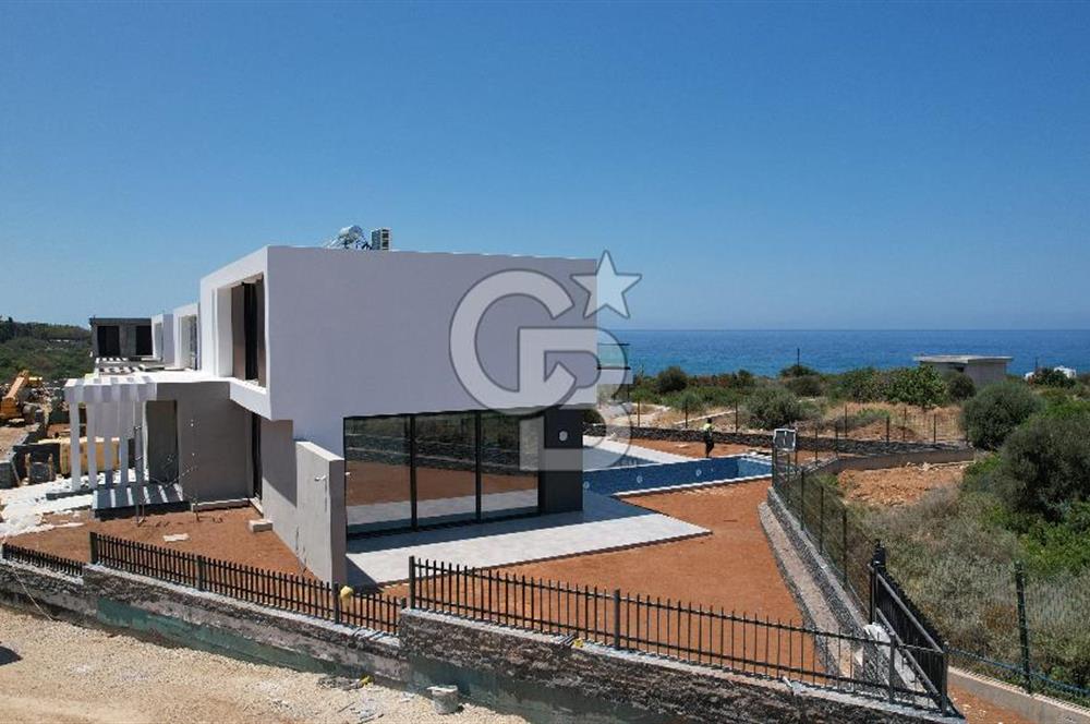 KKTC Girne Çatalköy Bölgesinde Türk Koçanlı Denize Sıfır Lüks 4+1 Villalar