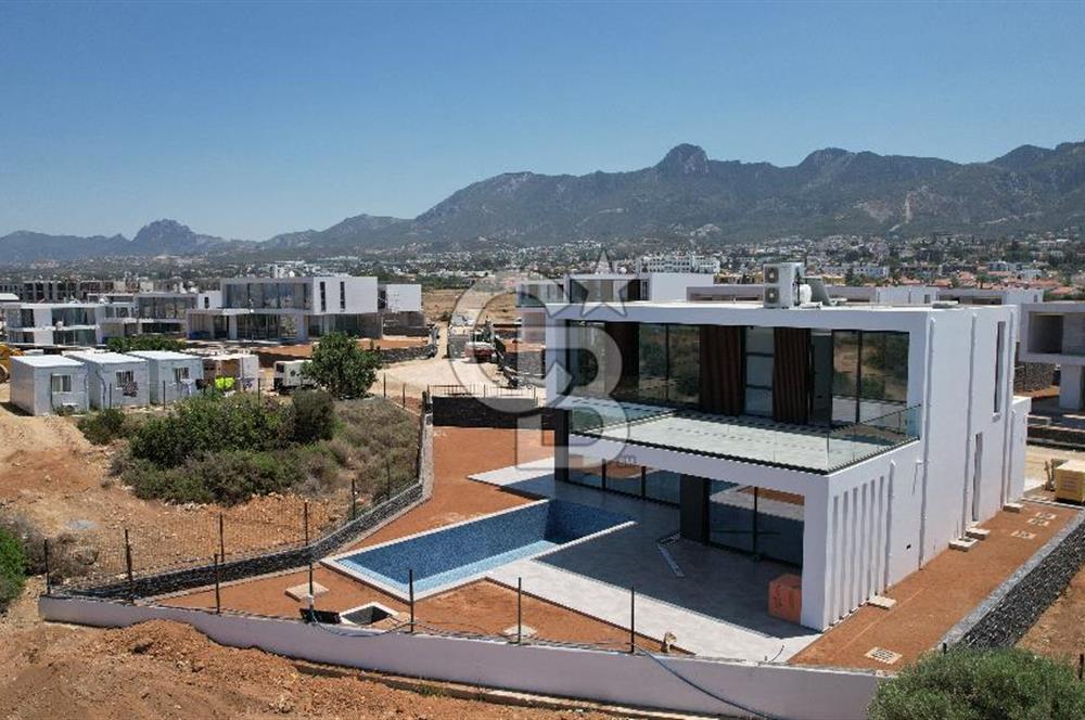 KKTC Girne Çatalköy Bölgesinde Türk Koçanlı Denize Sıfır Lüks 4+1 Villalar