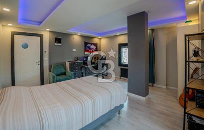 GAZİEMİR DOKUZ EYLÜL 5 + 1 TRİPLEKS SATILIK VİLLA