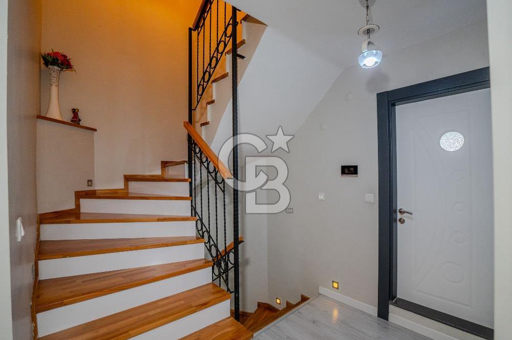 GAZİEMİR DOKUZ EYLÜL 5 + 1 TRİPLEKS SATILIK VİLLA