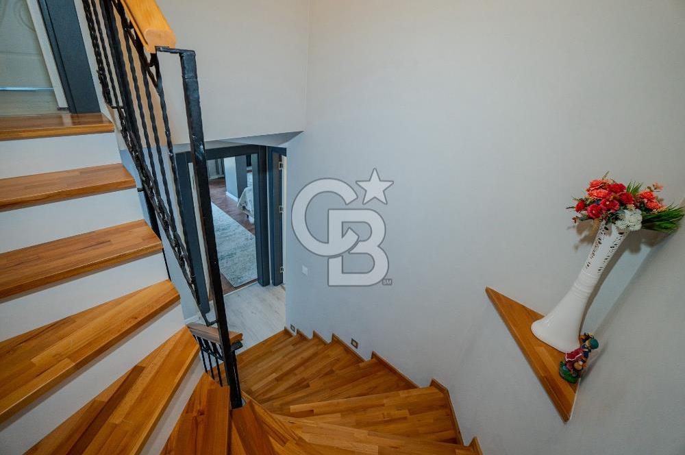 GAZİEMİR DOKUZ EYLÜL 5 + 1 TRİPLEKS SATILIK VİLLA