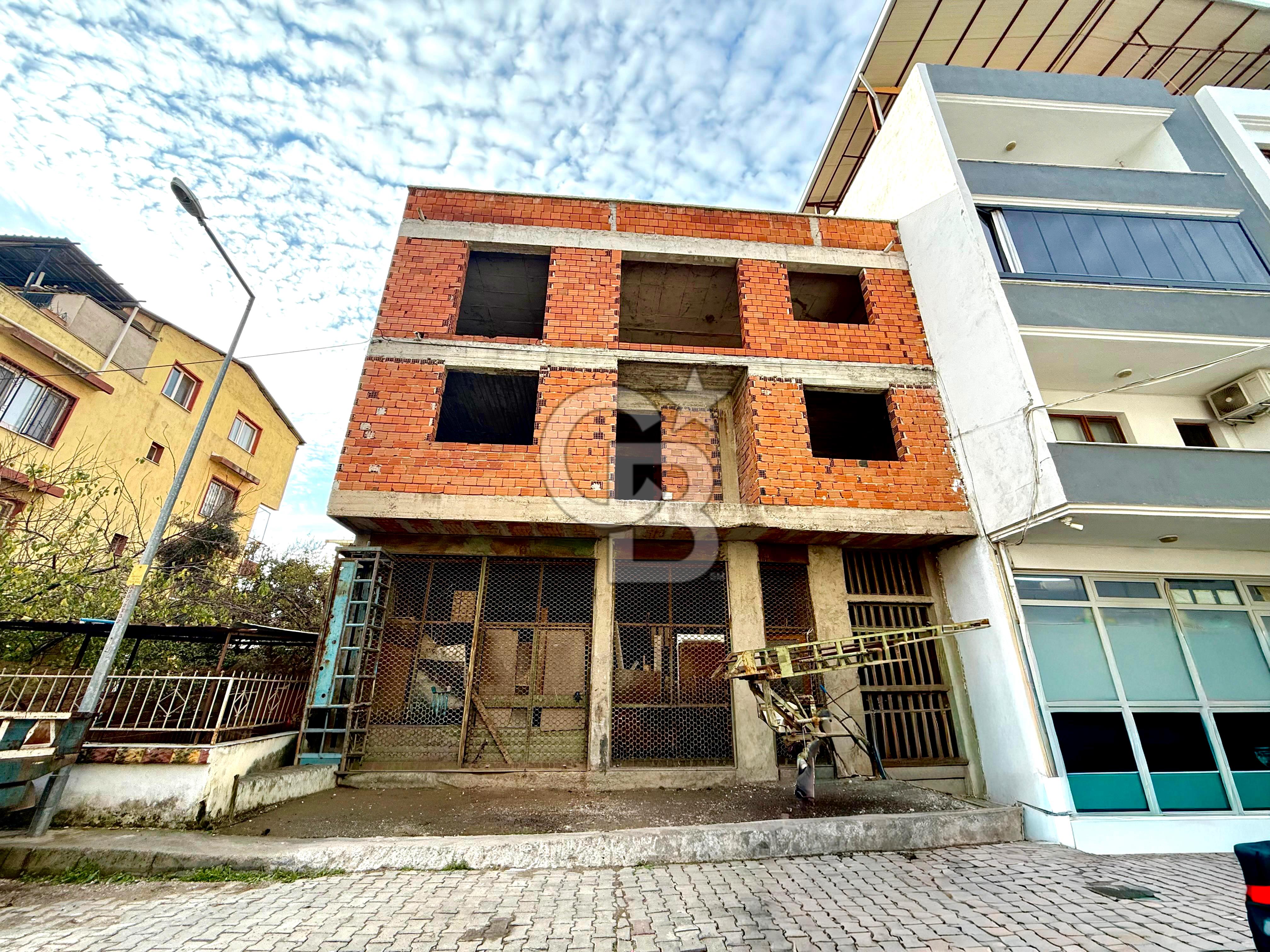 MUSELAND KOMPLE SATILIK BİNA 'İŞ YERİ VE 3 KATLI DAİRE'