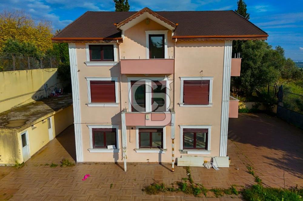 Eskihisar Topçularda 2178 m² Arsa içinde 3 katlı Müstakil Villa