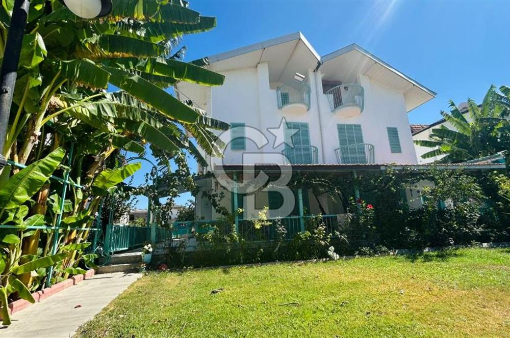 KUŞADASI'NDA SATILIK VİLLA HAVUZLU TRİPLEKS 4+1