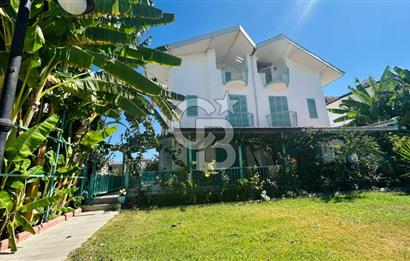 KUŞADASI'NDA SATILIK VİLLA HAVUZLU TRİPLEKS 4+1