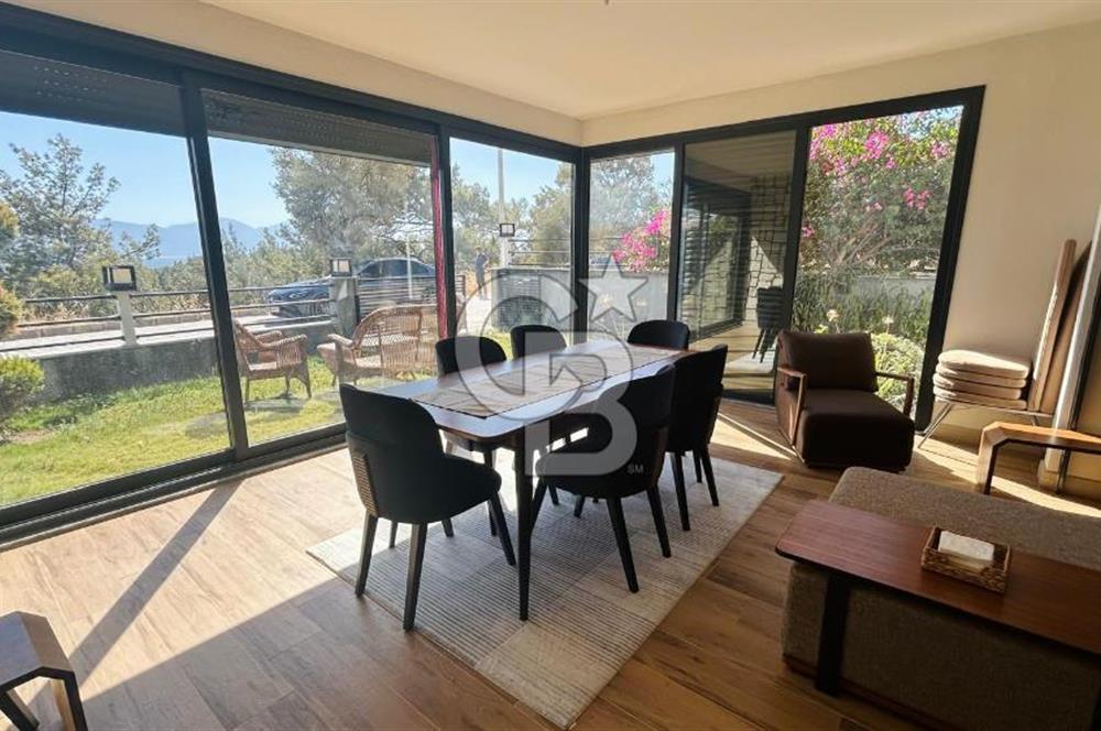 KUŞADASI'NDA SATILIK DENİZ MANZARALI 3+1 TRIPLEKS HAVUZLU VİLLA