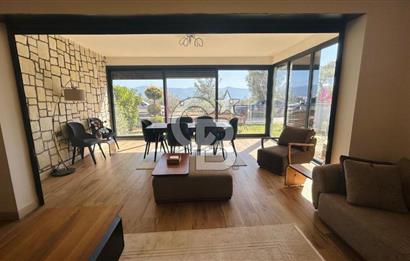 KUŞADASI'NDA SATILIK DENİZ MANZARALI 3+1 TRIPLEKS HAVUZLU VİLLA