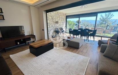 KUŞADASI'NDA SATILIK DENİZ MANZARALI 3+1 TRIPLEKS HAVUZLU VİLLA