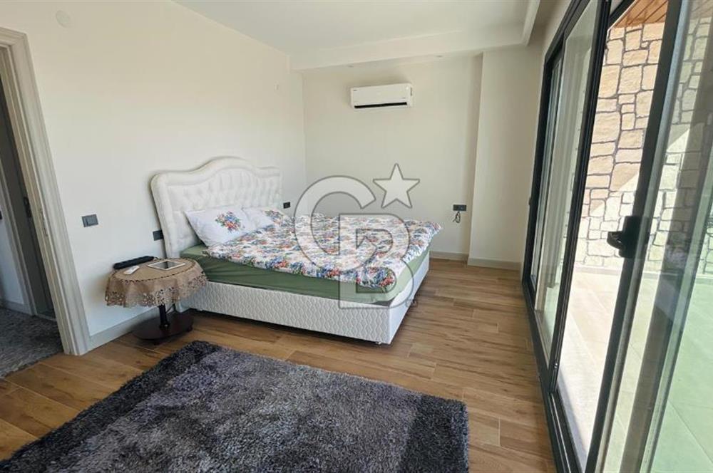 KUŞADASI'NDA SATILIK DENİZ MANZARALI 3+1 TRIPLEKS HAVUZLU VİLLA