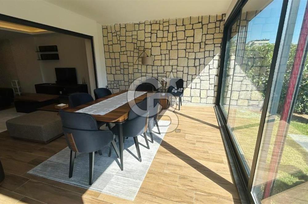 KUŞADASI'NDA SATILIK DENİZ MANZARALI 3+1 TRIPLEKS HAVUZLU VİLLA