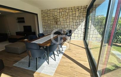 KUŞADASI'NDA SATILIK DENİZ MANZARALI 3+1 TRIPLEKS HAVUZLU VİLLA