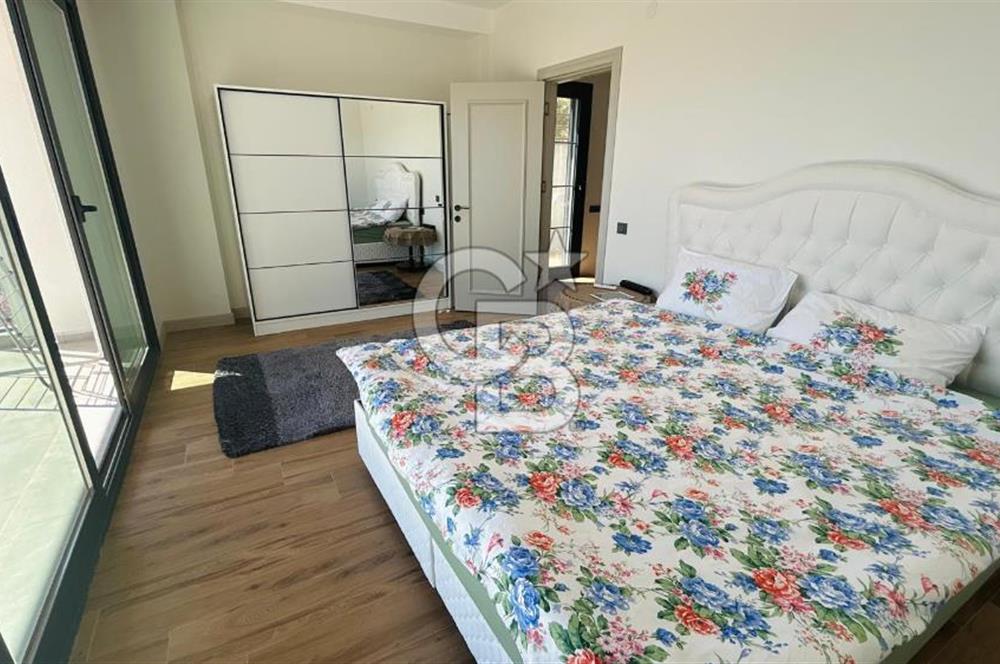 KUŞADASI'NDA SATILIK DENİZ MANZARALI 3+1 TRIPLEKS HAVUZLU VİLLA