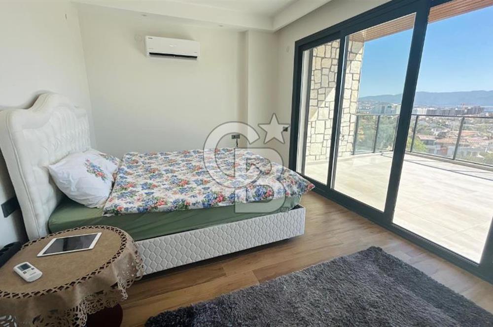 KUŞADASI'NDA SATILIK DENİZ MANZARALI 3+1 TRIPLEKS HAVUZLU VİLLA