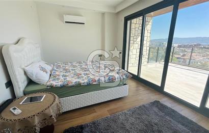 KUŞADASI'NDA SATILIK DENİZ MANZARALI 3+1 TRIPLEKS HAVUZLU VİLLA