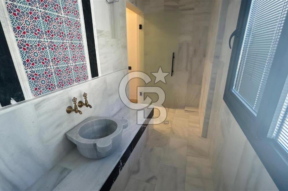 KUŞADASI'NDA SATILIK DENİZ MANZARALI 3+1 TRIPLEKS HAVUZLU VİLLA