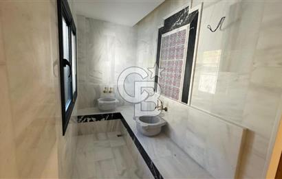 KUŞADASI'NDA SATILIK DENİZ MANZARALI 3+1 TRIPLEKS HAVUZLU VİLLA