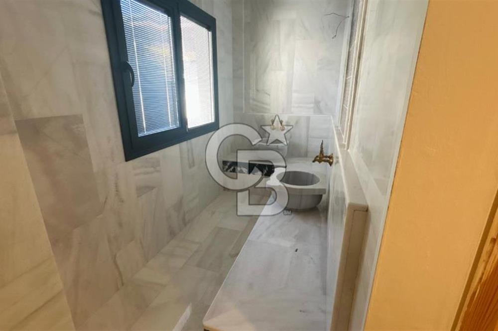 KUŞADASI'NDA SATILIK DENİZ MANZARALI 3+1 TRIPLEKS HAVUZLU VİLLA