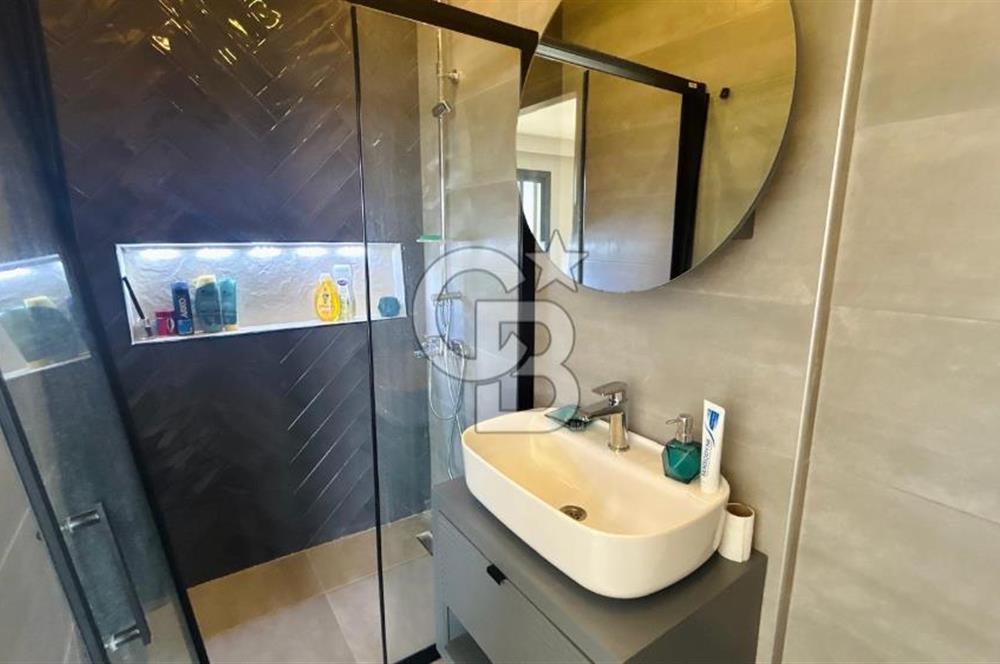 KUŞADASI'NDA SATILIK DENİZ MANZARALI 3+1 TRIPLEKS HAVUZLU VİLLA