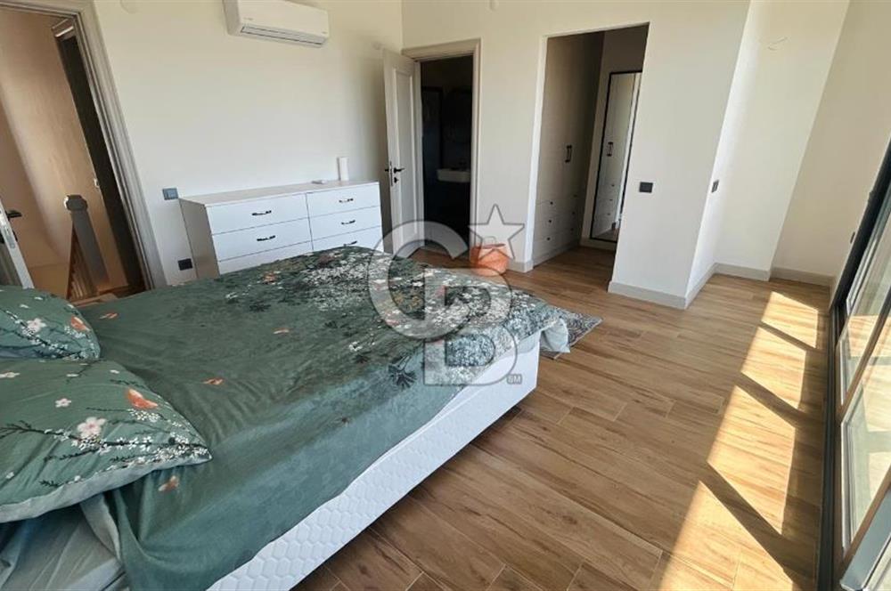 KUŞADASI'NDA SATILIK DENİZ MANZARALI 3+1 TRIPLEKS HAVUZLU VİLLA