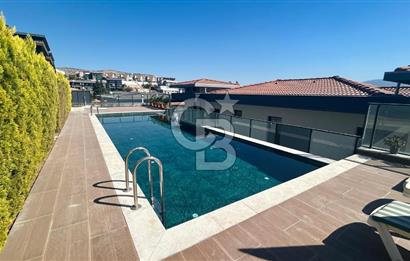 KUŞADASI'NDA SATILIK DENİZ MANZARALI 3+1 TRIPLEKS HAVUZLU VİLLA