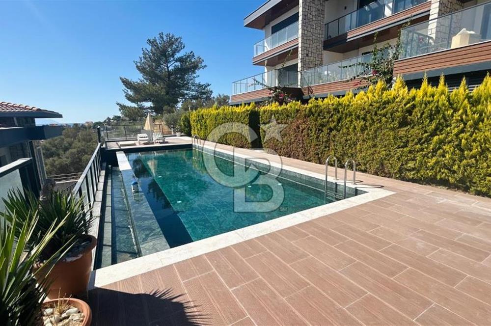 KUŞADASI'NDA SATILIK DENİZ MANZARALI 3+1 TRIPLEKS HAVUZLU VİLLA