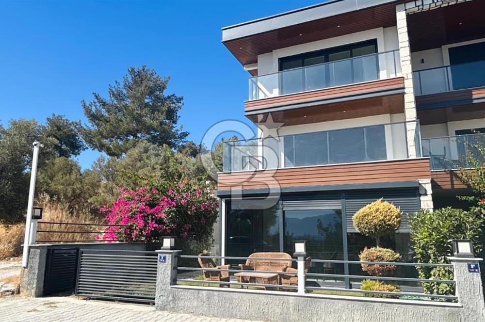 KUŞADASI'NDA SATILIK DENİZ MANZARALI 3+1 TRIPLEKS HAVUZLU VİLLA