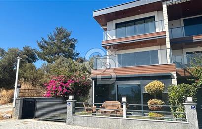 KUŞADASI'NDA SATILIK DENİZ MANZARALI 3+1 TRIPLEKS HAVUZLU VİLLA