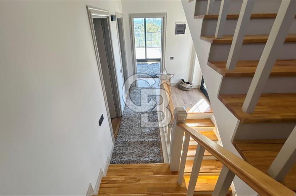 KUŞADASI'NDA SATILIK DENİZ MANZARALI 3+1 TRIPLEKS HAVUZLU VİLLA