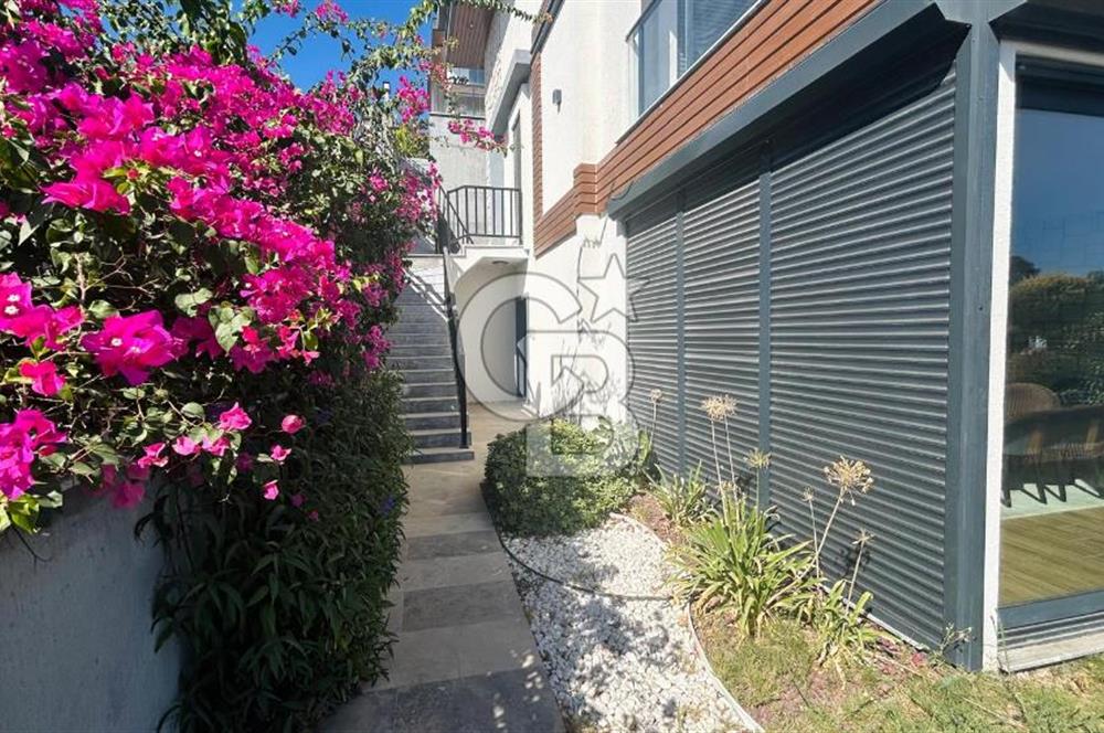 KUŞADASI'NDA SATILIK DENİZ MANZARALI 3+1 TRIPLEKS HAVUZLU VİLLA