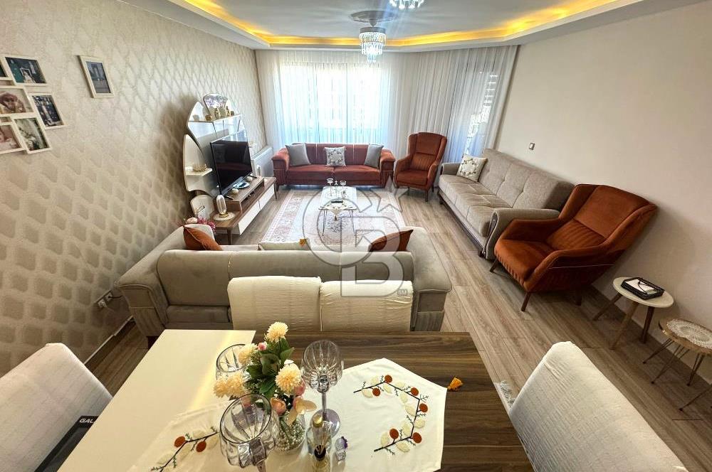 EDREMİT KADIKÖY'DE, CADDE ÜSTÜNDE, ÖN CEPHE, GENİŞ 3+1 DAİRE