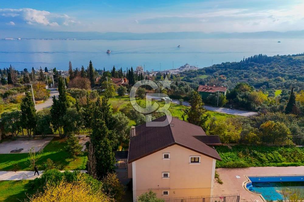 Eskihisar Topçularda 2178 m² Arsa içinde 3 katlı Müstakil Villa