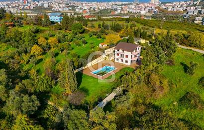 Eskihisar Topçularda 2178 m² Arsa içinde 3 katlı Müstakil Villa