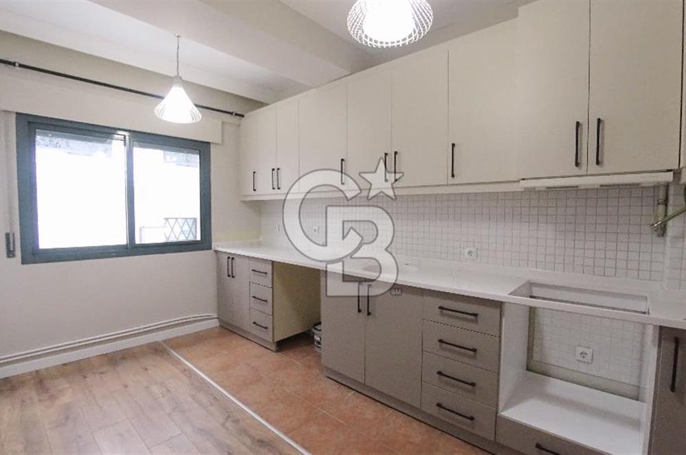 Bostanlı Merkezi Konum Tadilatlı Satılık 3+1 140 m² Köşe Daire