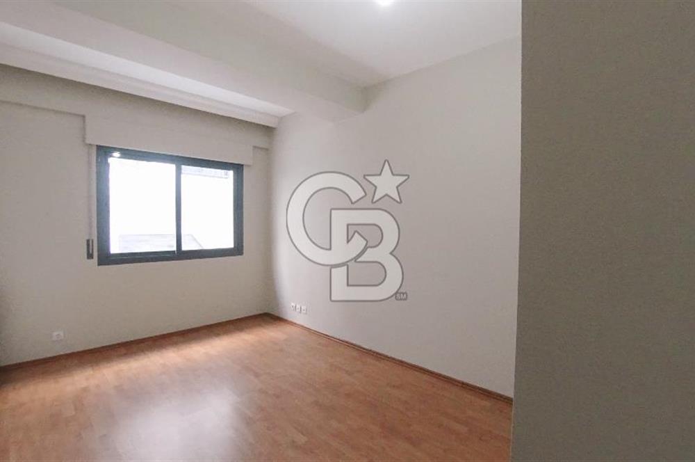 Bostanlı Merkezi Konum Tadilatlı Satılık 3+1 140 m² Köşe Daire