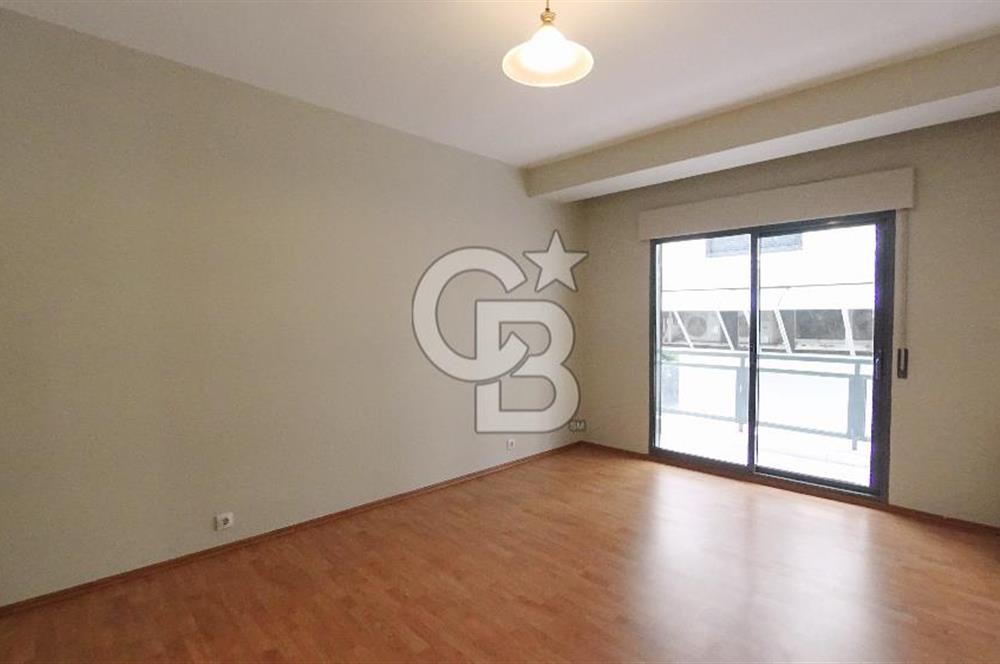 Bostanlı Merkezi Konum Tadilatlı Satılık 3+1 140 m² Köşe Daire