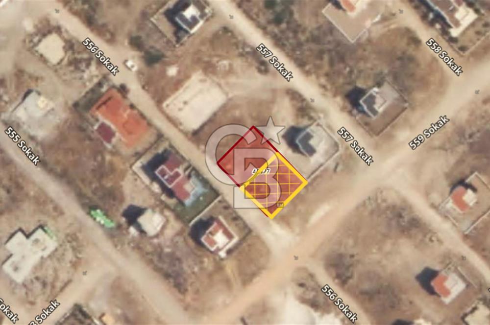 Karaburun Mordoğan Kamukent’te Deniz Manzaralı, Köşe Konumda Villa Arsası