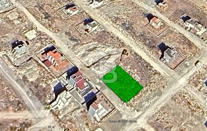 Karaburun Mordoğan Kamukent’te Deniz Manzaralı, Köşe Konumda Villa Arsası