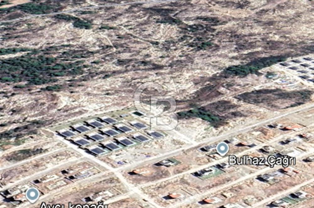 Karaburun Mordoğan Kamukent’te Deniz Manzaralı, Köşe Konumda Villa Arsası