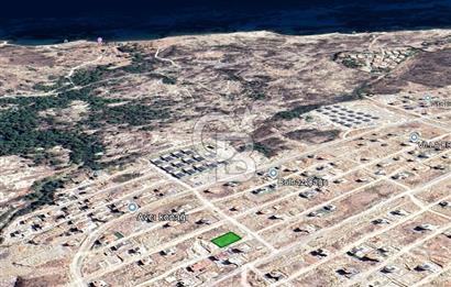 Karaburun Mordoğan Kamukent’te Deniz Manzaralı, Köşe Konumda Villa Arsası