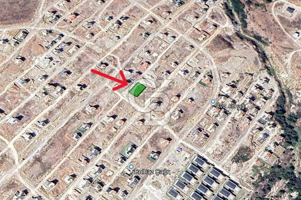 Karaburun Mordoğan Kamukent’te Deniz Manzaralı, Köşe Konumda Villa Arsası