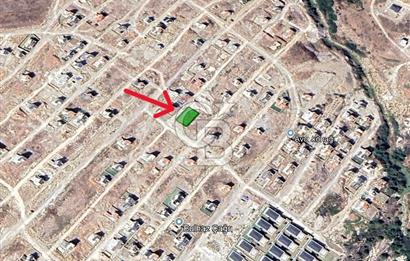 Karaburun Mordoğan Kamukent’te Deniz Manzaralı, Köşe Konumda Villa Arsası