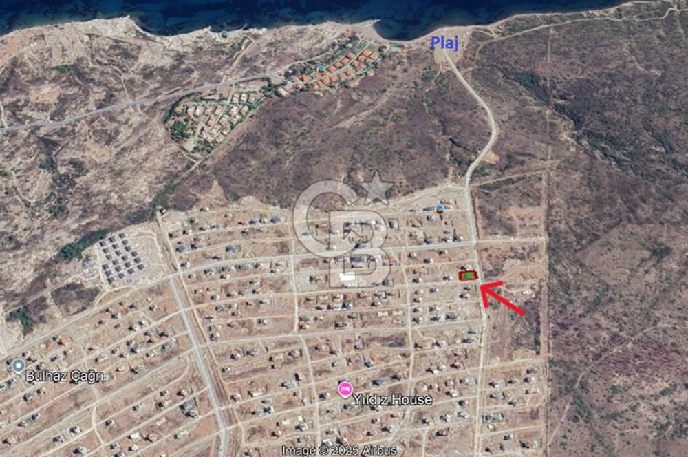 Karaburun Mordoğan Kamukent’te Köşe Konumda Deniz Manzaralı Villa Arsası