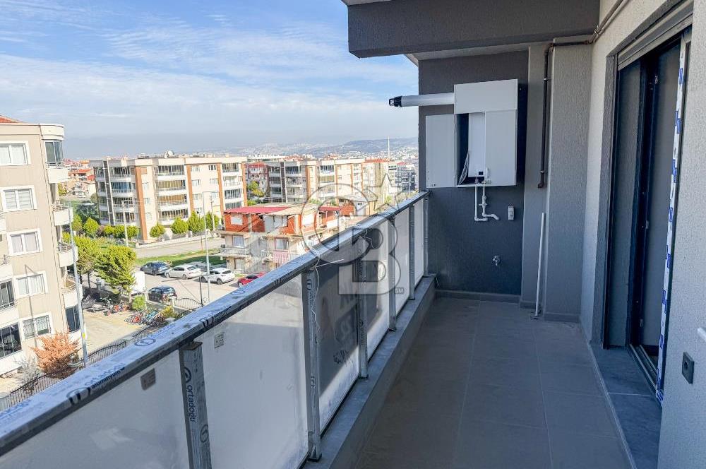 Gaziemir Irmak Mah.de Havuzlu, Sıfır 1+1 Satılık Daire