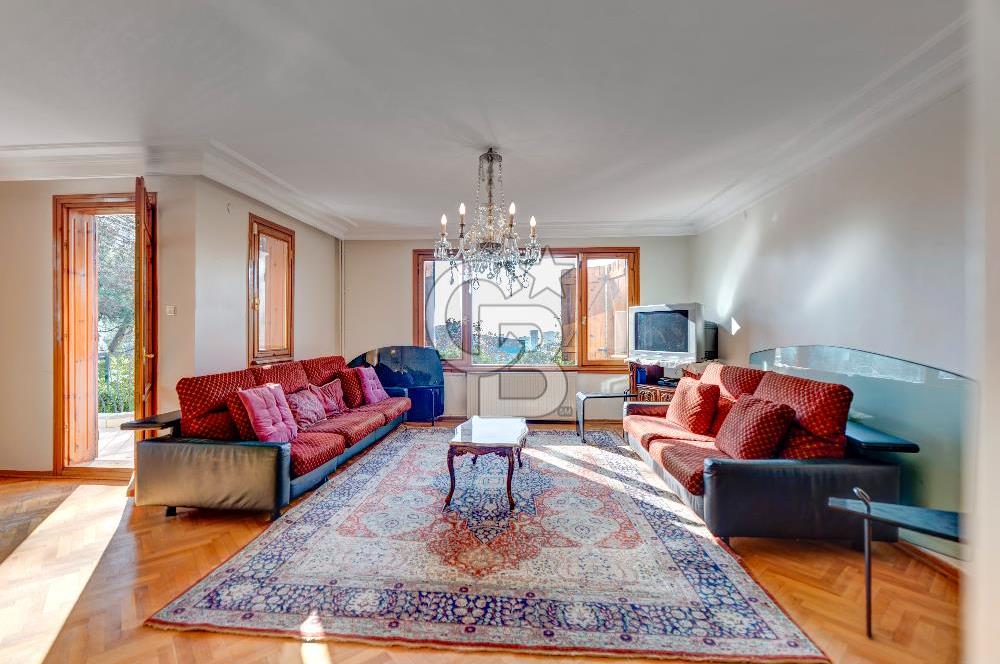 Kartal Yakacık'ta Orman Manzaralı  Site içinde Satılık İkiz Villa