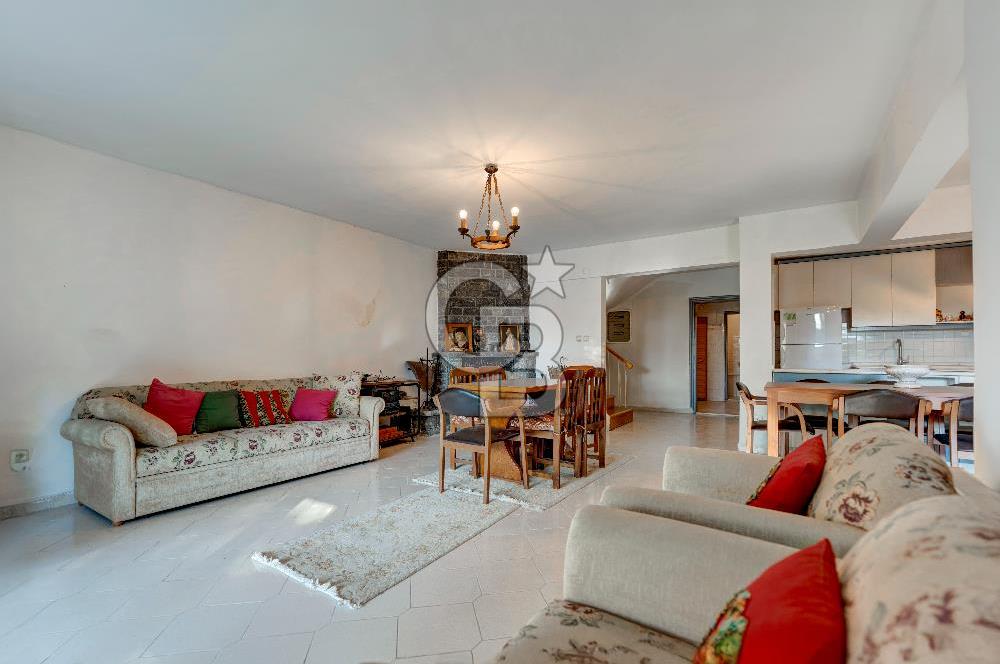 Kartal Yakacık'ta Orman Manzaralı  Site içinde Satılık İkiz Villa