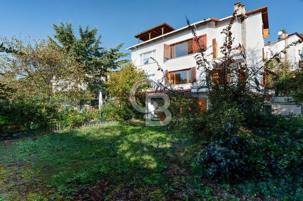 Kartal Yakacık'ta Orman Manzaralı  Site içinde Satılık İkiz Villa