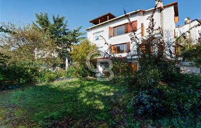 Kartal Yakacık'ta Orman Manzaralı  Site içinde Satılık İkiz Villa