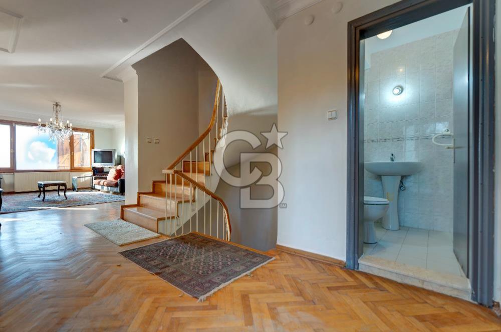 Kartal Yakacık'ta Orman Manzaralı  Site içinde Satılık İkiz Villa